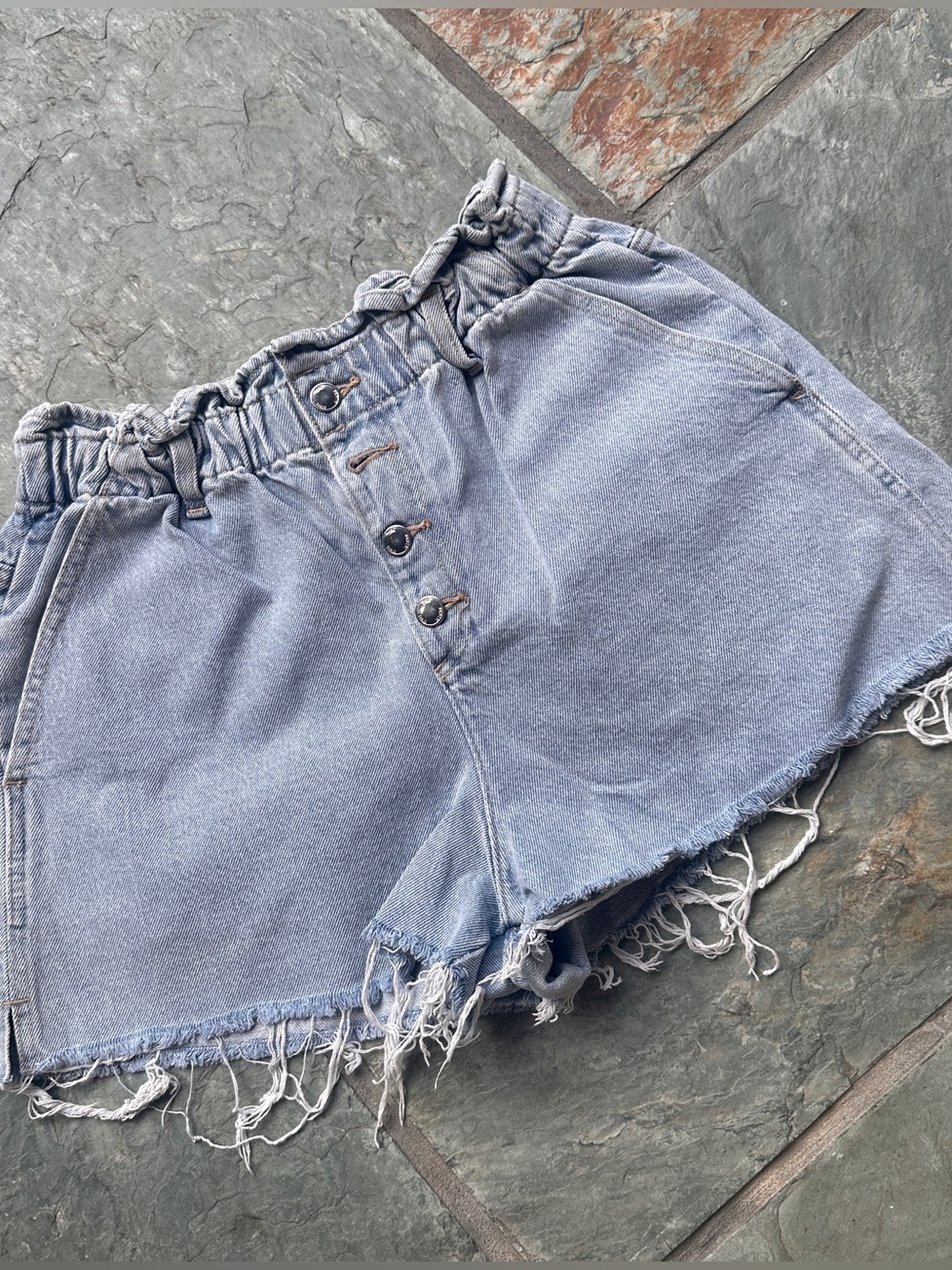 ZARA Light Wash Paperbag Waist Raw Hem Denim Shorts Size L (USA)